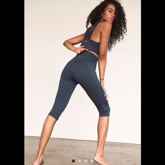 FREE PEOPLE MOVEMENT Blue Capri Crop Athletic Workout Yoga Leggings Size Small - Picture 2 of 12
